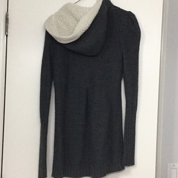 Juniors.. Sweater with hood - Picture 2 of 2